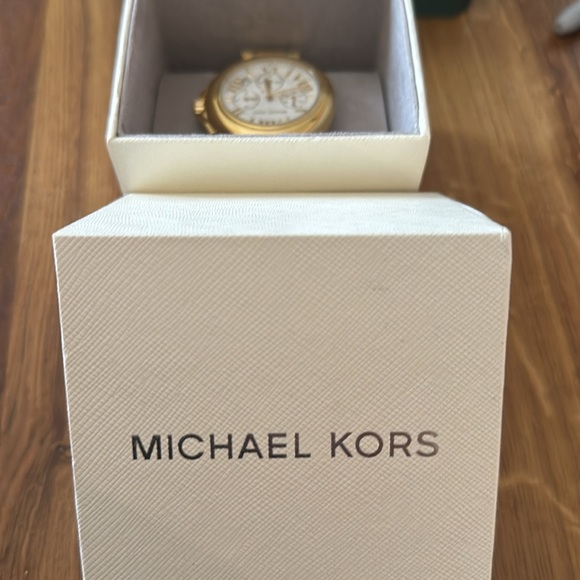 NIB MICHAEL KORS chronograph gold tone watch - Picture 6 of 12